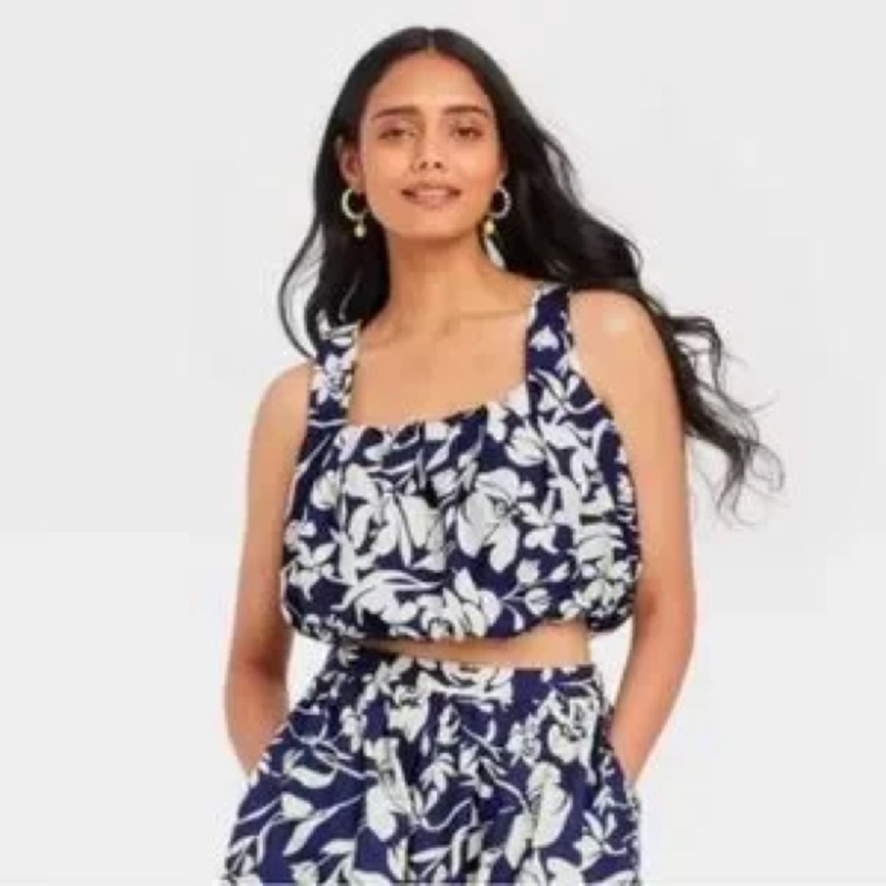 A New Day Sleeveless 1X Bubble Tank Top in a navy blue and white floral print.